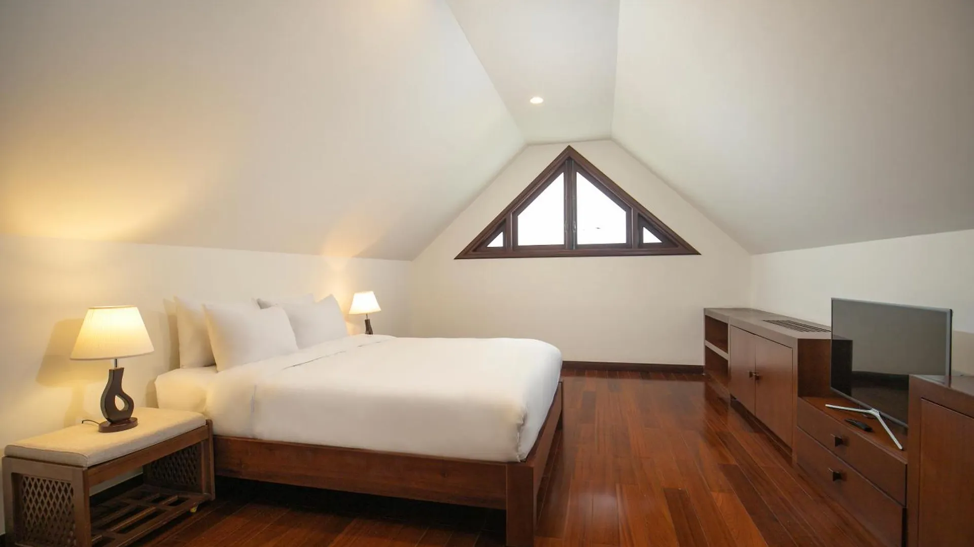 Da Nang Beach Villa Resort Da Nang